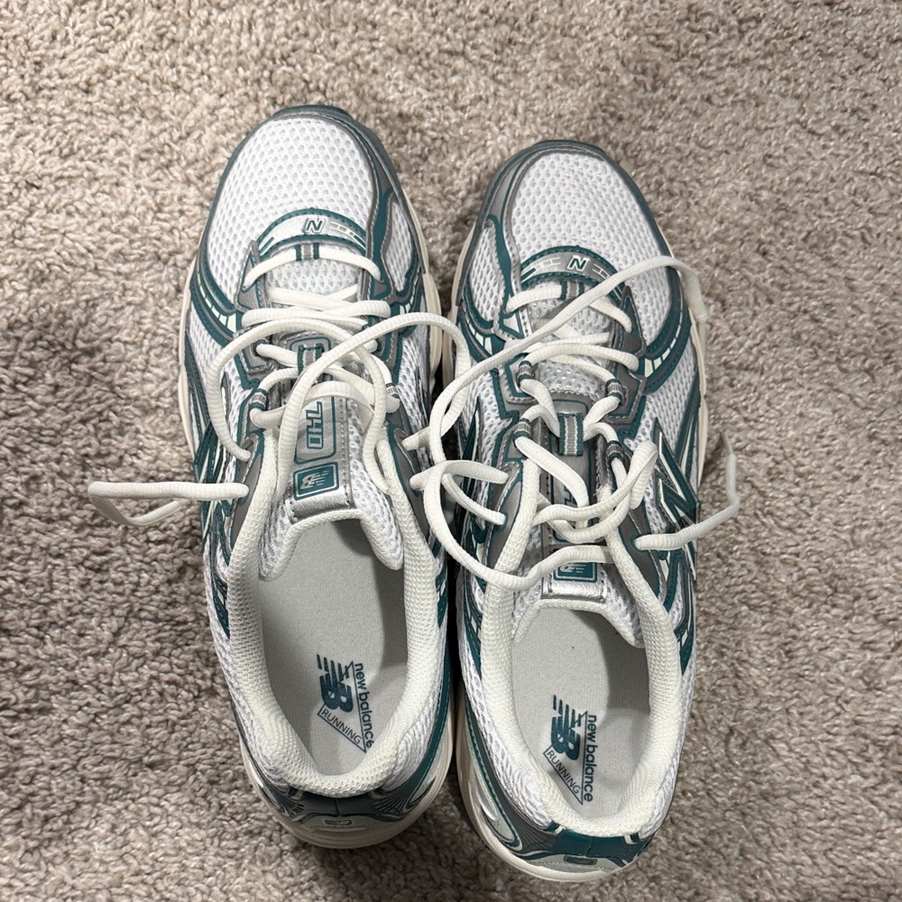 New Balance White and Teal Running Shoes - Picture 3 of 3